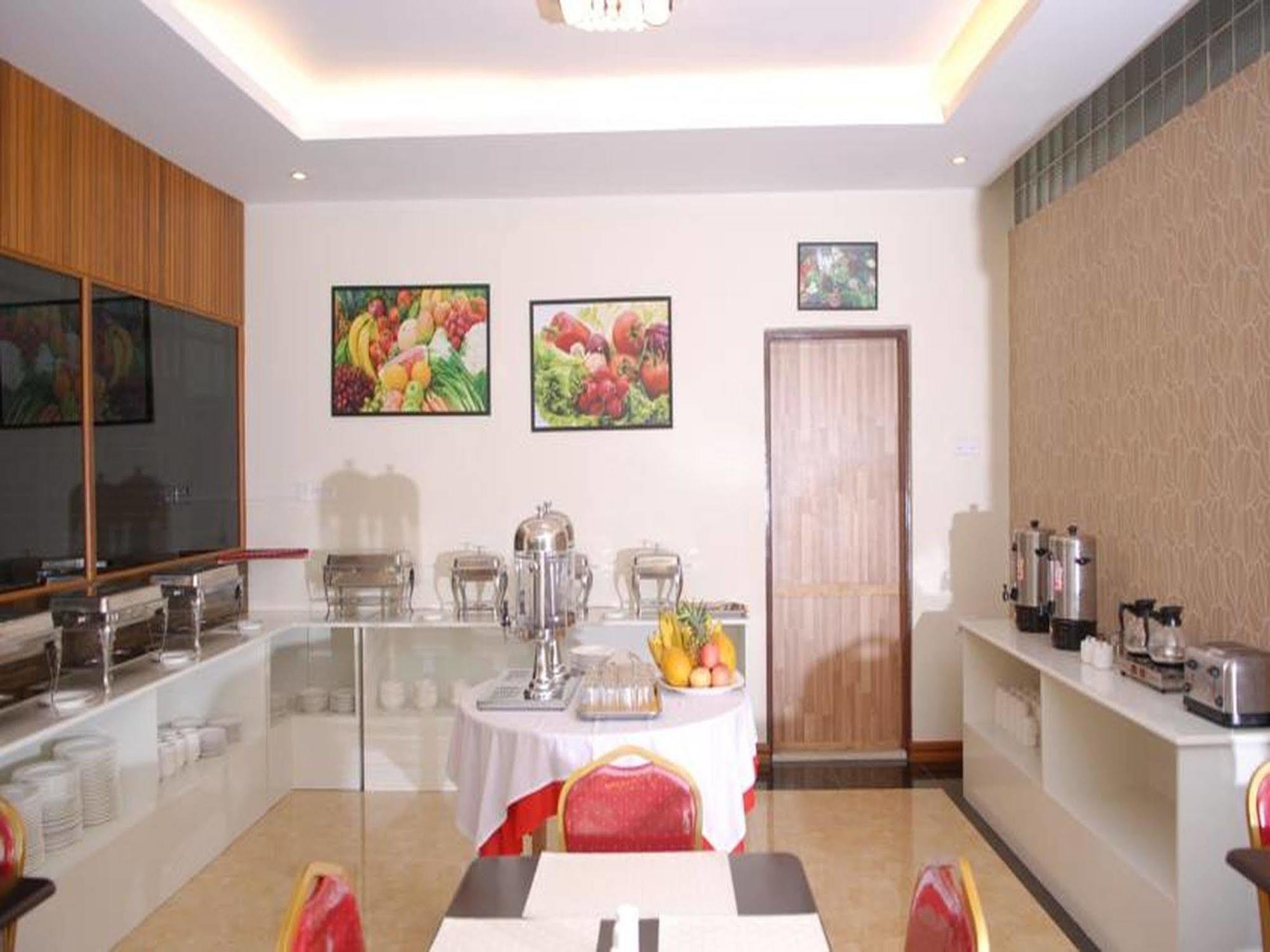 Holiday Hotel Yangon Exterior photo