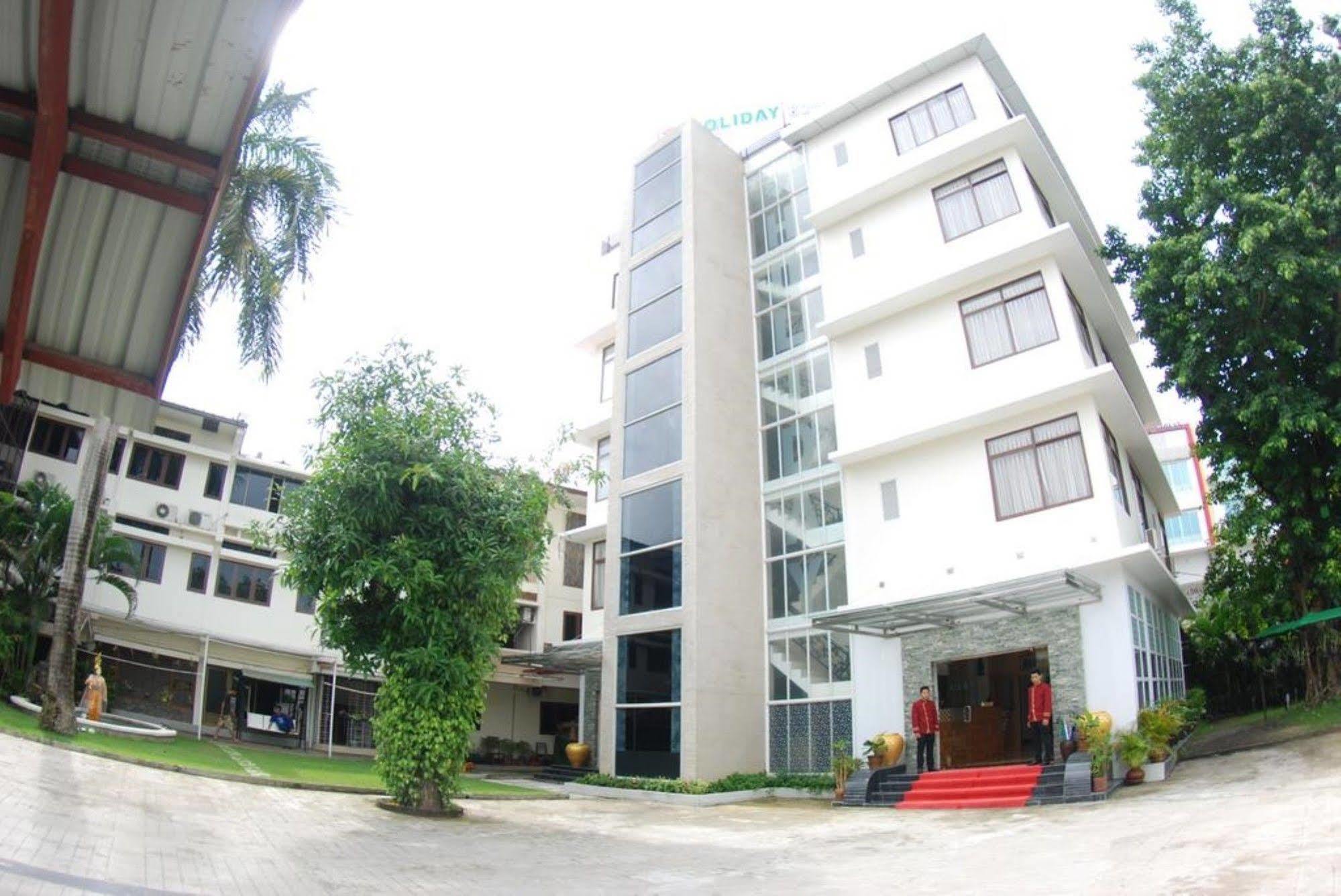 Holiday Hotel Yangon Exterior photo